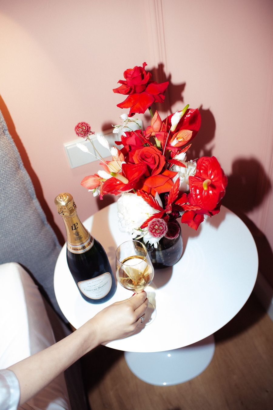 moderner Brautstrauß und Champagner Brautstrauß und Champagner