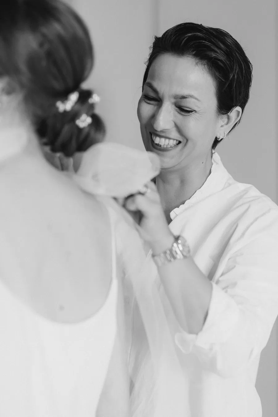 Simone beim Getting Ready der Braut