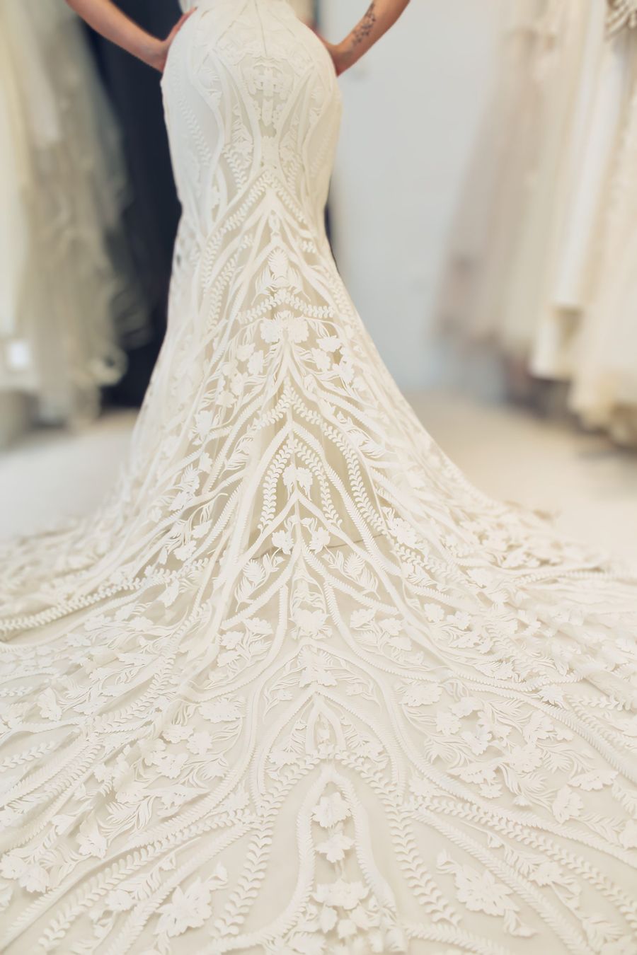 Mermaid Style mit langer Schleppe Brautkleid im Meerjungfrauenstil mit langer Schleppe