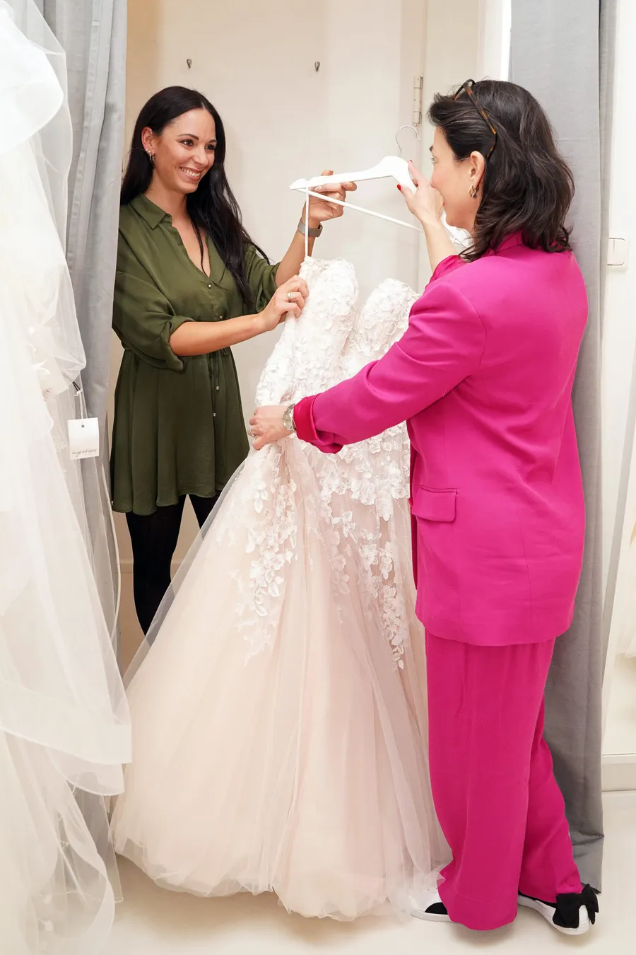 Bild der Frau, 28.02.25, München Thema: Mein Brautkleid ist Second Hand Bridal Studio hugs & kisses by Simone Stark Braut: Melanie Reinhart Foto: Marion Vogel