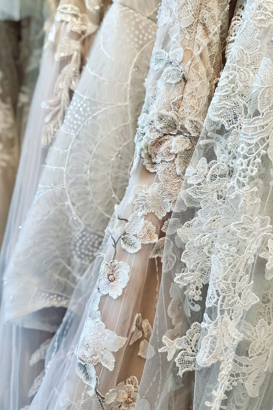 verschieden Spitzenstoffe an Brautkleidern verschieden Spitzenstoffe an Brautkleidern