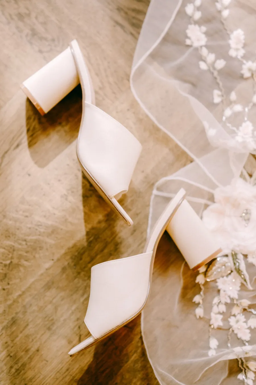 Brautschuhe und Cape