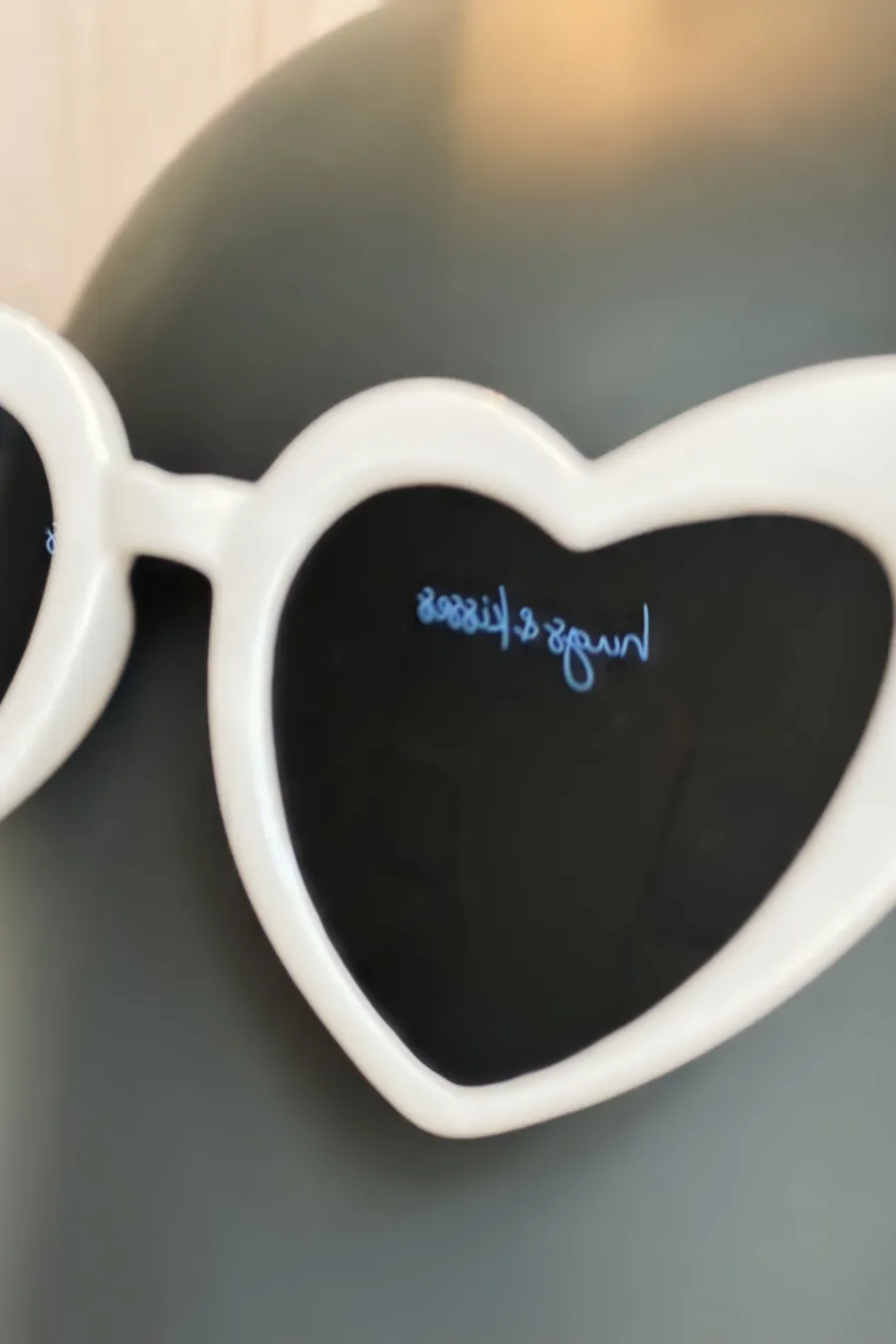 stylische Sonnenbrille in Herzform für die Braut