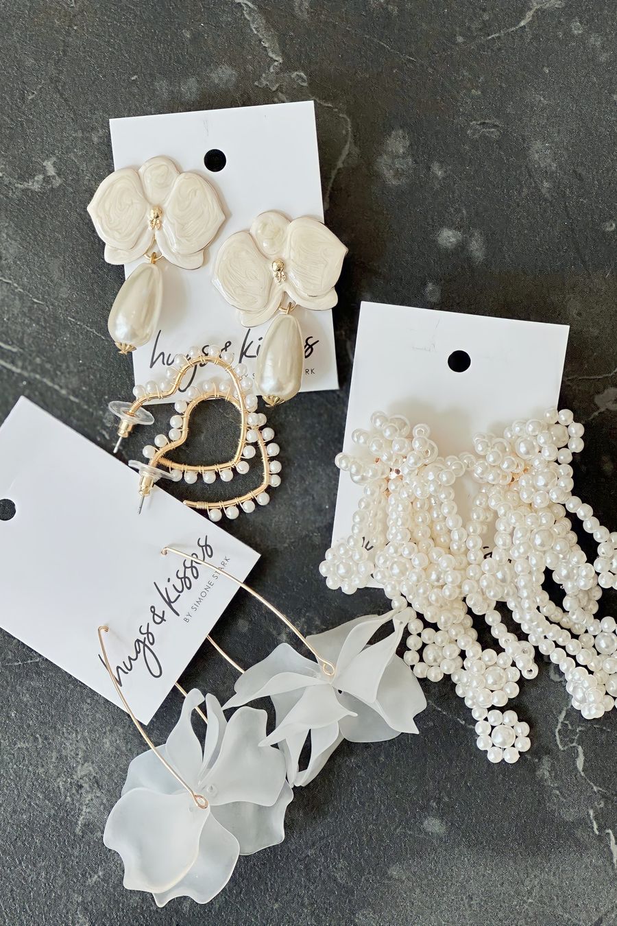 verschiedene Ohrringe für Deinen perfekten Brautlook verschiedene Ohrringe für Deinen perfekten Brautlook, mit Perlen, Blüten oder in Herzform