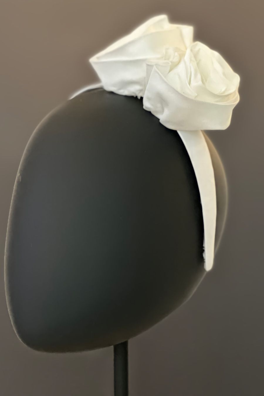 Haarreif mit Rosen eines alten Brautkleides individueller Haarreif mit Rosen eines alten Brautkleides - handgemacht von Simone