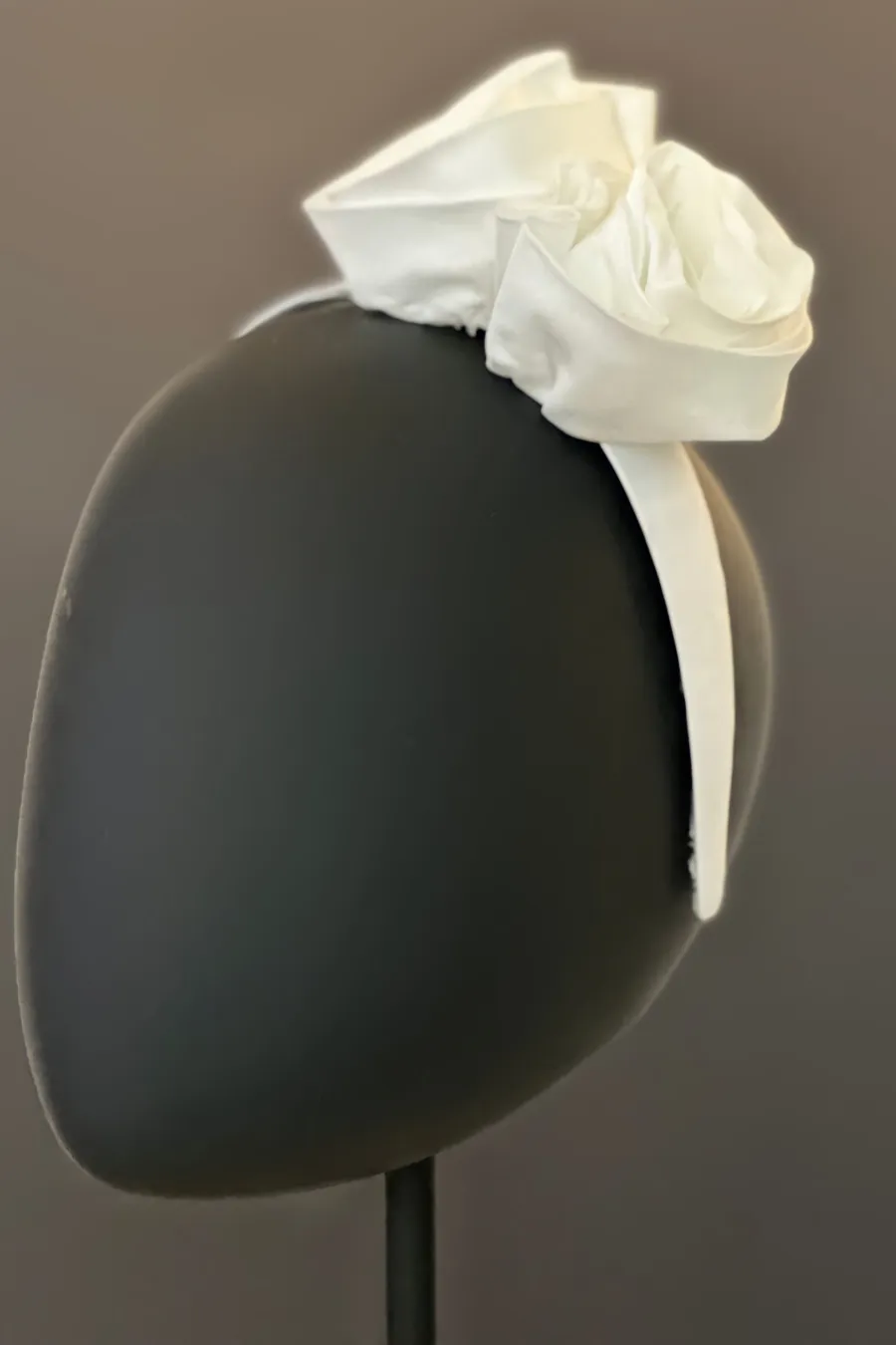 individueller Haarreif mit Rosen eines alten Brautkleides - handgemacht von Simone