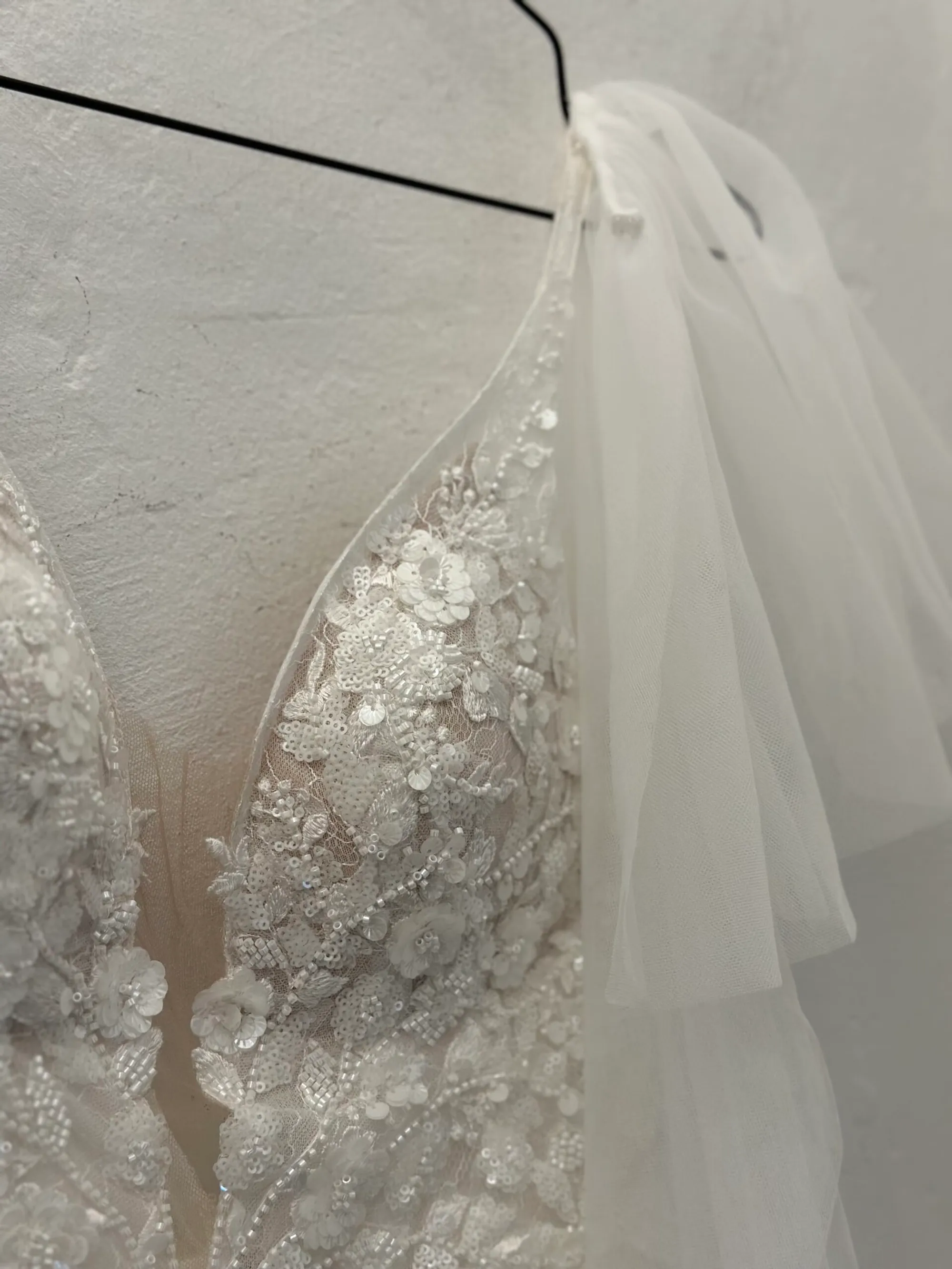 Tülldetails am Brautkleid