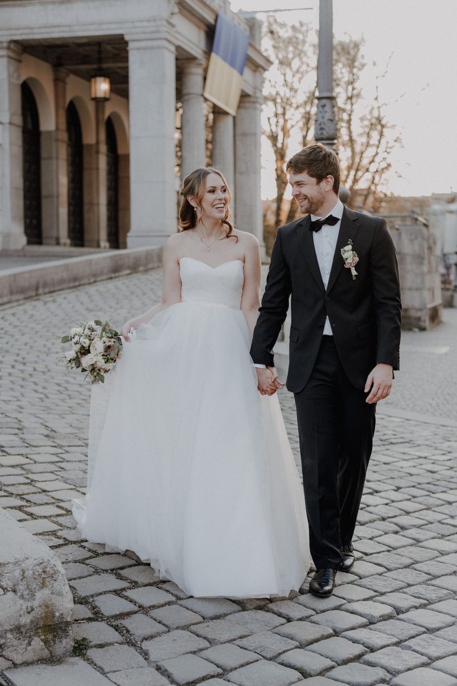 Prinzessinnen Brautkleid mit Schleppe preloved Prinzessinnenbraukleid mit Herzausschnitt und weitem Tüllrock mit Schleppe