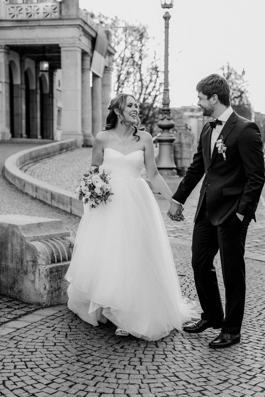 Moderne Prinzessin Second Hand Corsagenkleid mit Herzausschnitt und weitem Tüllrock mit Schleppe