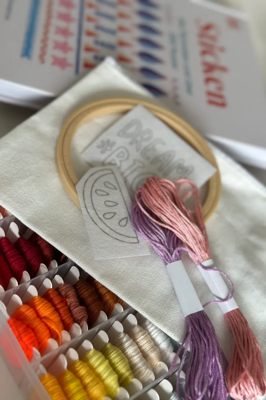 Stickgarn und Motive für Workshops