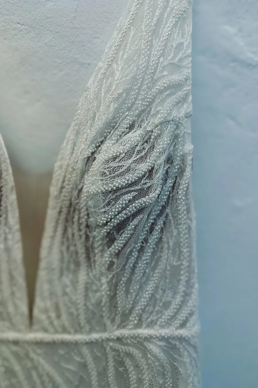 Einzigartige Perlenstickerei an einem Kleid von Made with Love