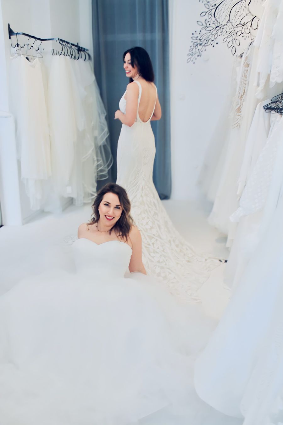 Something old... zwei unterschiedliche Bräute in ganz verschiedenen Brautkleidern